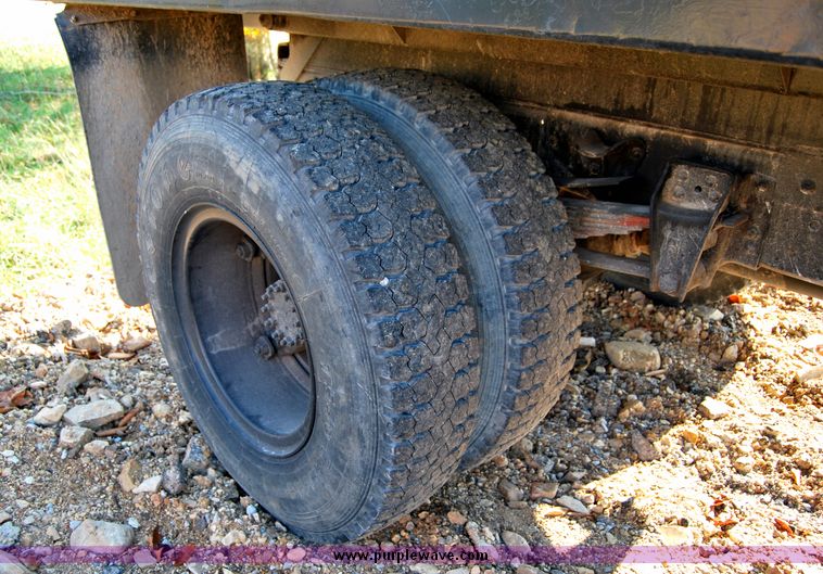 image for item 6017 1986 GMC C7000 dump truck