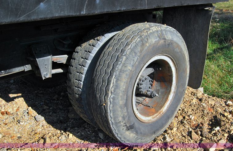 image for item 6017 1986 GMC C7000 dump truck