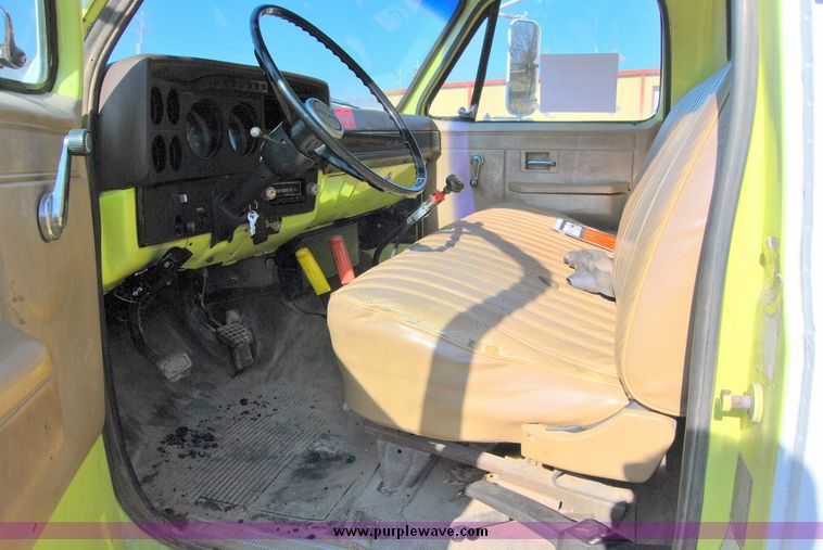 image for item 6017 1986 GMC C7000 dump truck