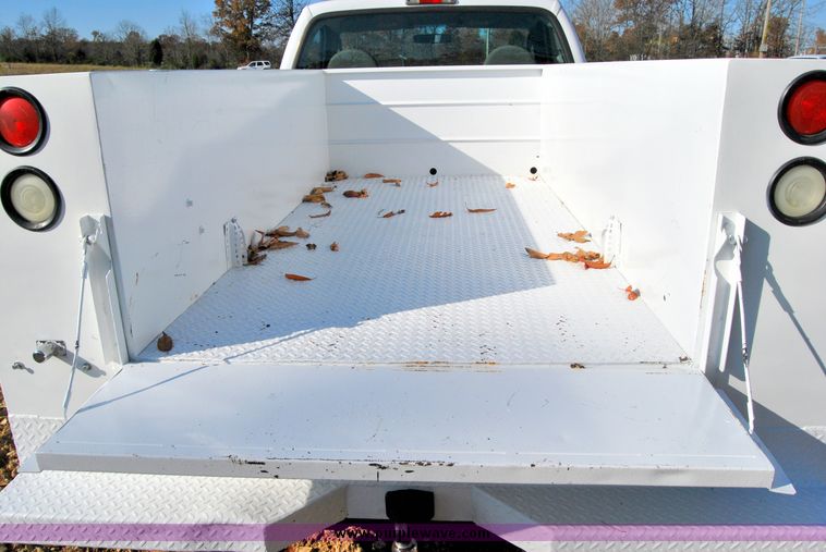 image for item 6026 2003 Ford F250 Super Duty pickup