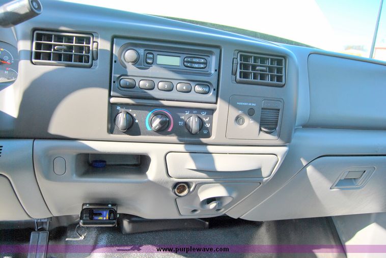 image for item 6026 2003 Ford F250 Super Duty pickup