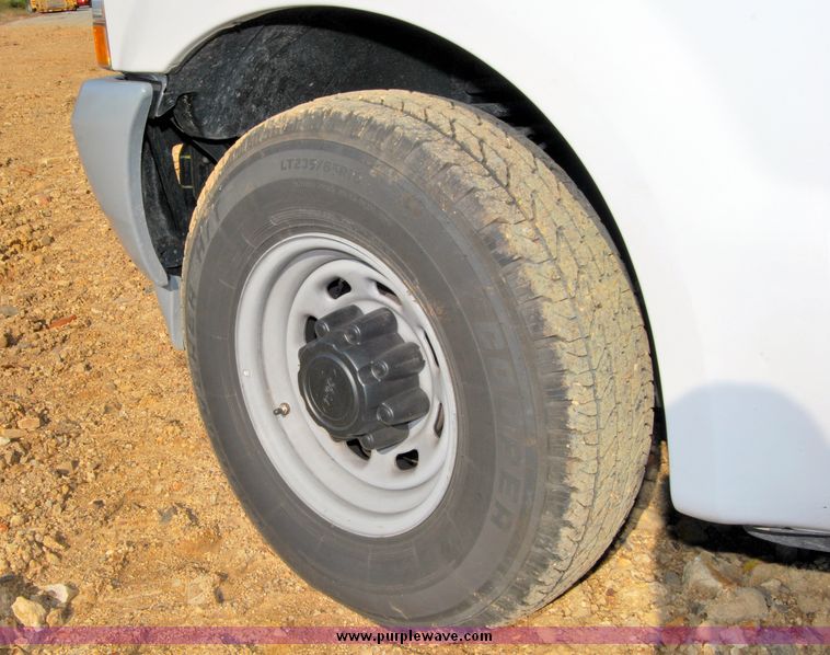 image for item 6026 2003 Ford F250 Super Duty pickup