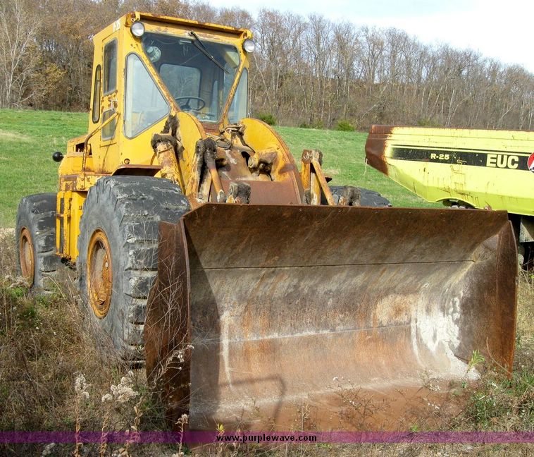 image for item 6392 Caterpillar 966C wheel loader