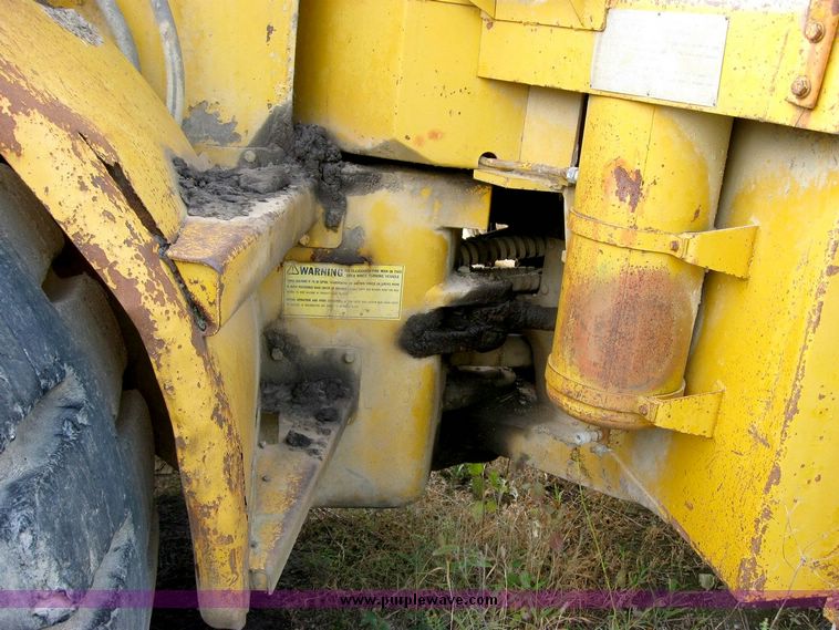 image for item 6392 Caterpillar 966C wheel loader