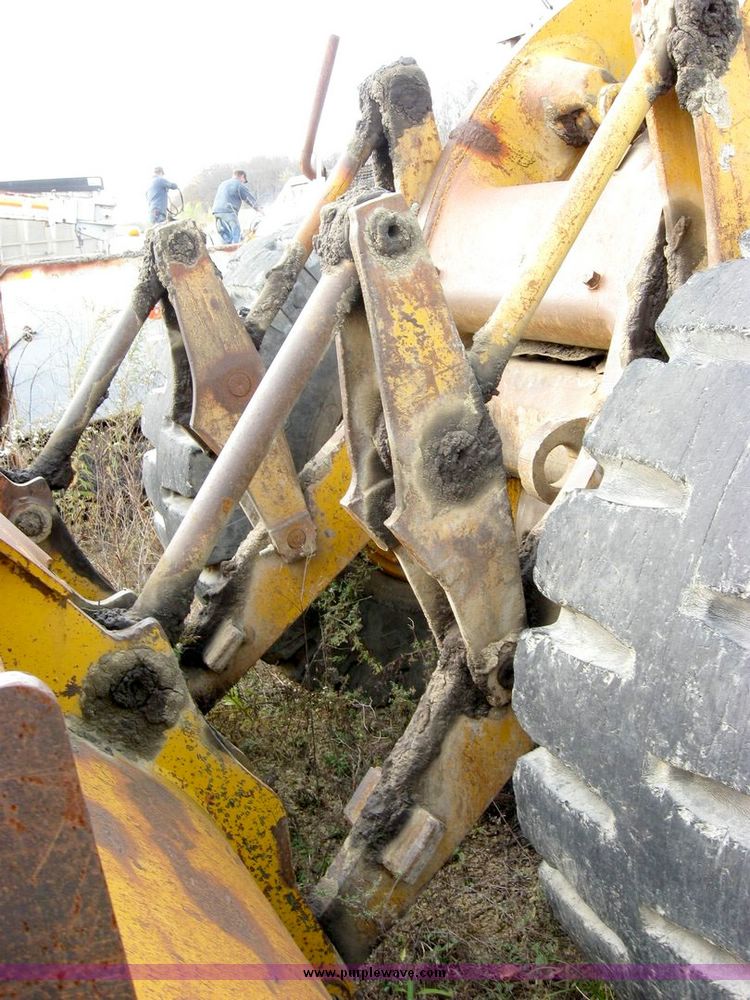 image for item 6392 Caterpillar 966C wheel loader