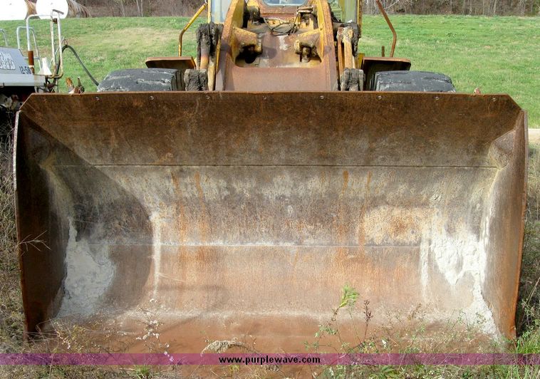 image for item 6392 Caterpillar 966C wheel loader