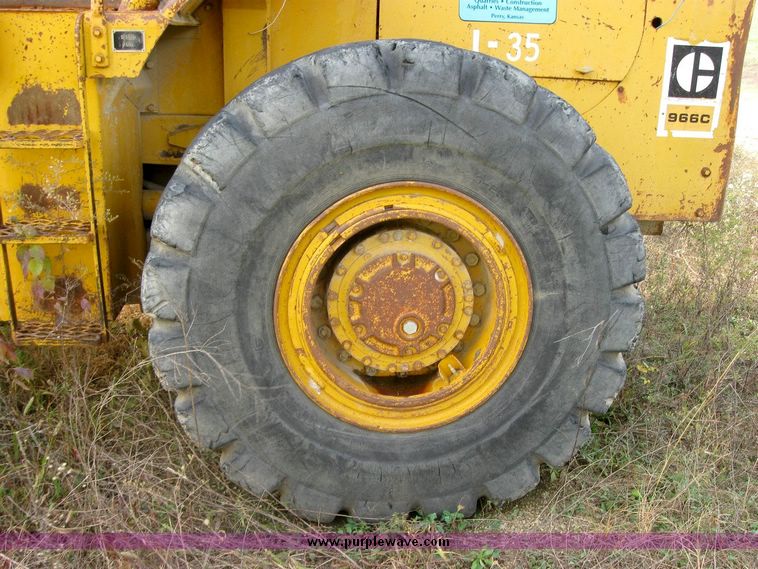 image for item 6392 Caterpillar 966C wheel loader