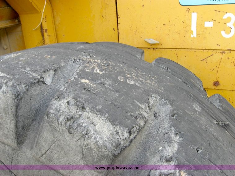 image for item 6392 Caterpillar 966C wheel loader