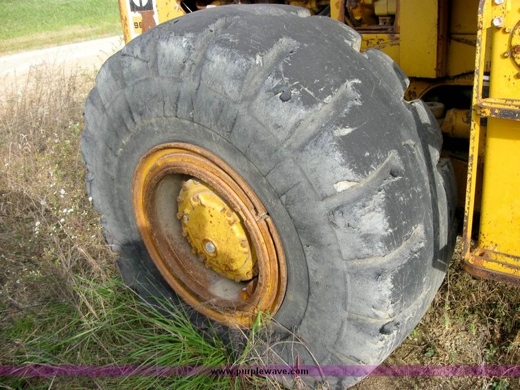 image for item 6392 Caterpillar 966C wheel loader
