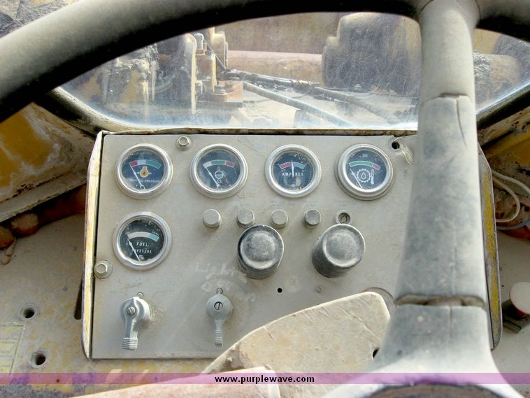 image for item 6392 Caterpillar 966C wheel loader