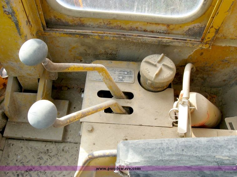 image for item 6392 Caterpillar 966C wheel loader