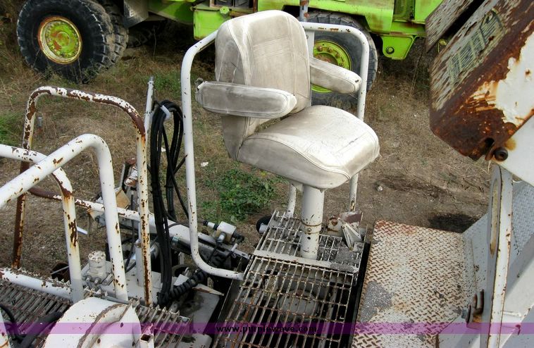 image for item 6393 Cedarapids CR561RX Grayhound asphalt paver