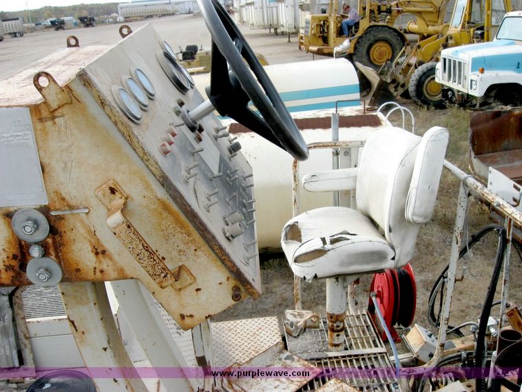 image for item 6394 Cedarapids 561 Grayhound asphalt paver