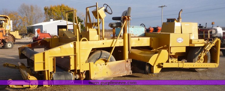 image for item 8592 1990 Blaw-Knox RW100A shoulder machine