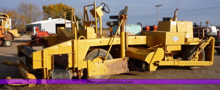 image for item 8592 1990 Blaw-Knox RW100A shoulder machine