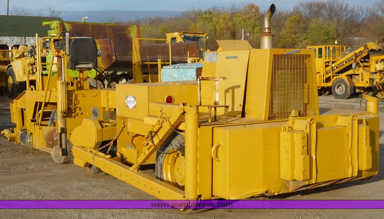 image for item 8592 1990 Blaw-Knox RW100A shoulder machine