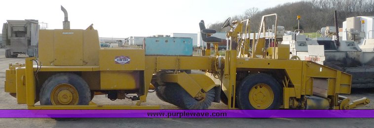 image for item 8592 1990 Blaw-Knox RW100A shoulder machine