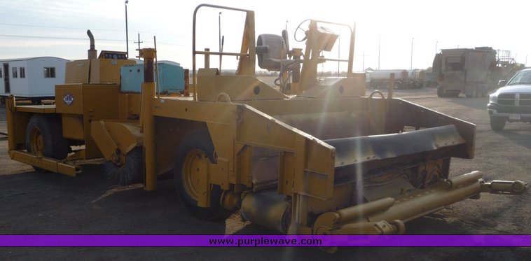 image for item 8592 1990 Blaw-Knox RW100A shoulder machine