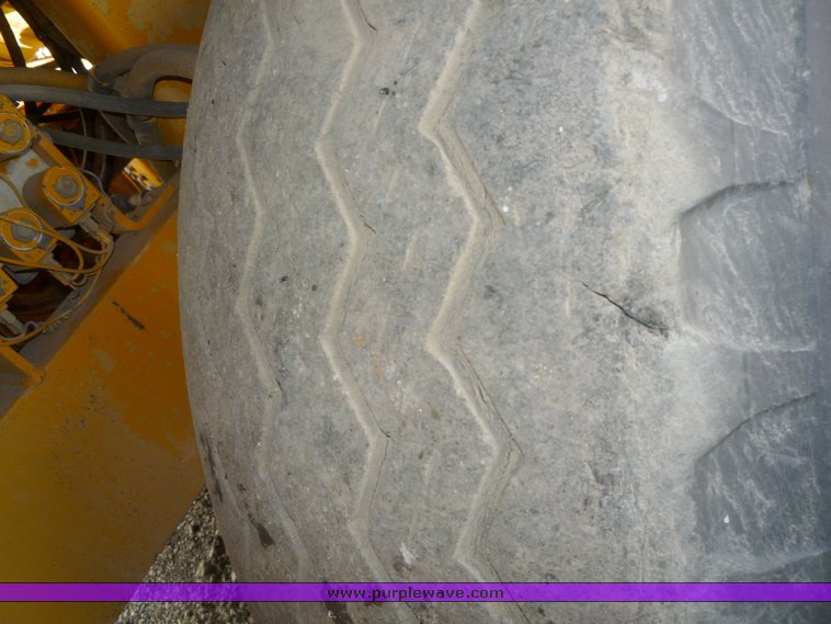 image for item 8592 1990 Blaw-Knox RW100A shoulder machine