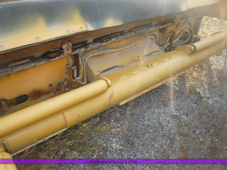 image for item 8592 1990 Blaw-Knox RW100A shoulder machine