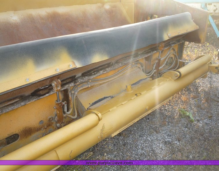 image for item 8592 1990 Blaw-Knox RW100A shoulder machine