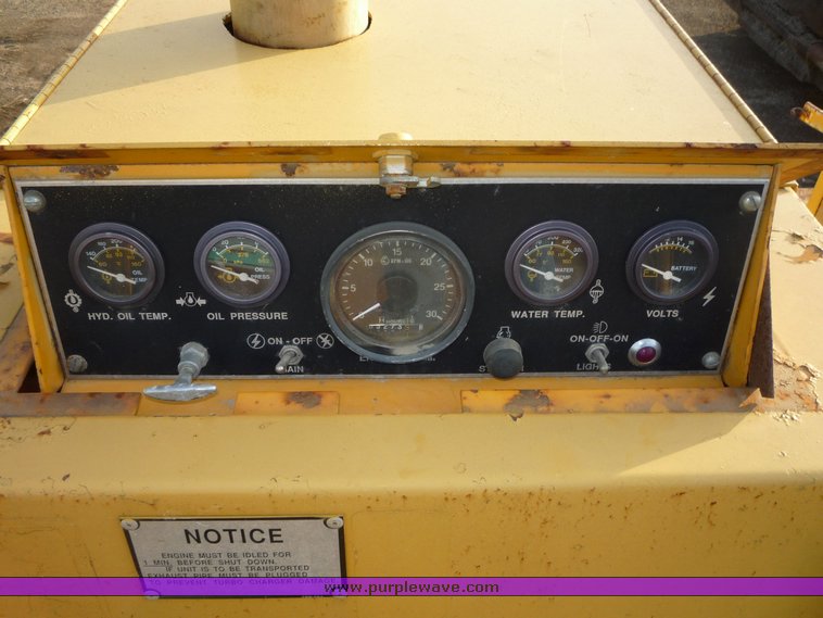 image for item 8592 1990 Blaw-Knox RW100A shoulder machine