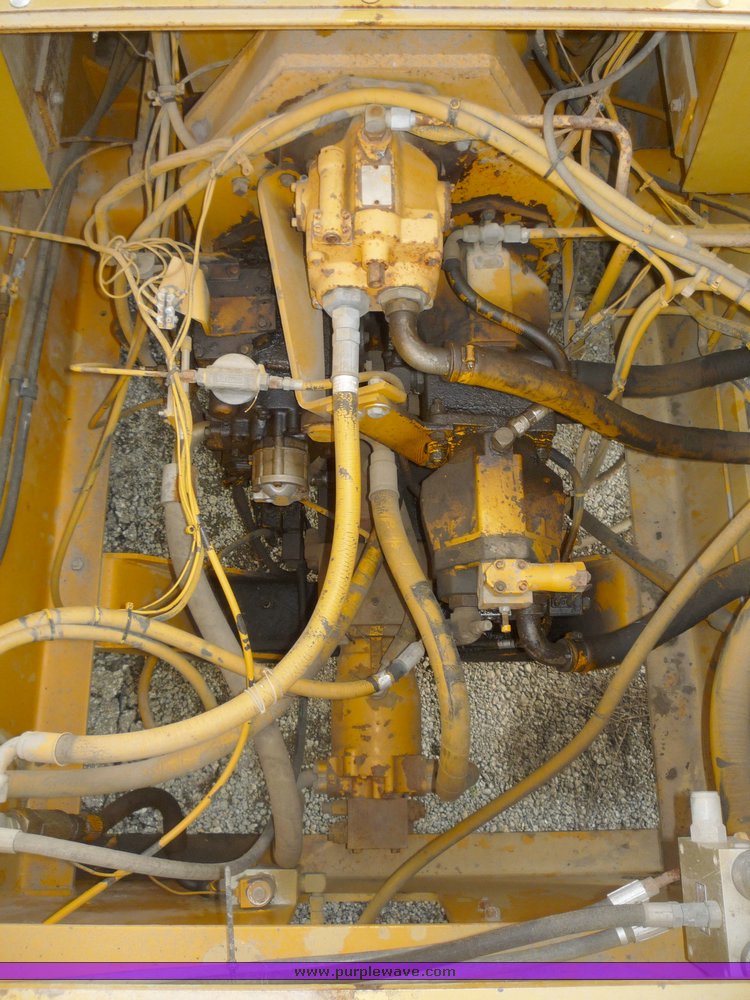 image for item 8592 1990 Blaw-Knox RW100A shoulder machine