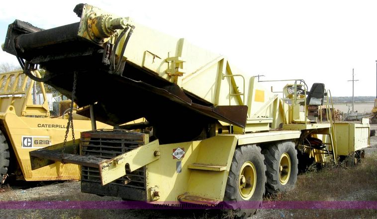 image for item 8822 Blaw-Knox MC-30 asphalt transfer machine