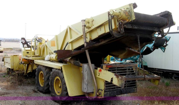 image for item 8822 Blaw-Knox MC-30 asphalt transfer machine