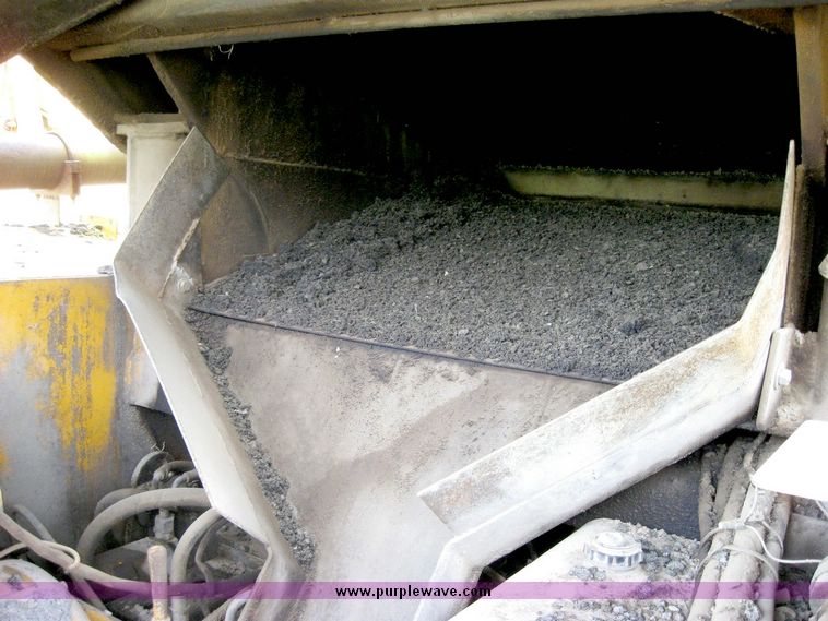 image for item 8822 Blaw-Knox MC-30 asphalt transfer machine