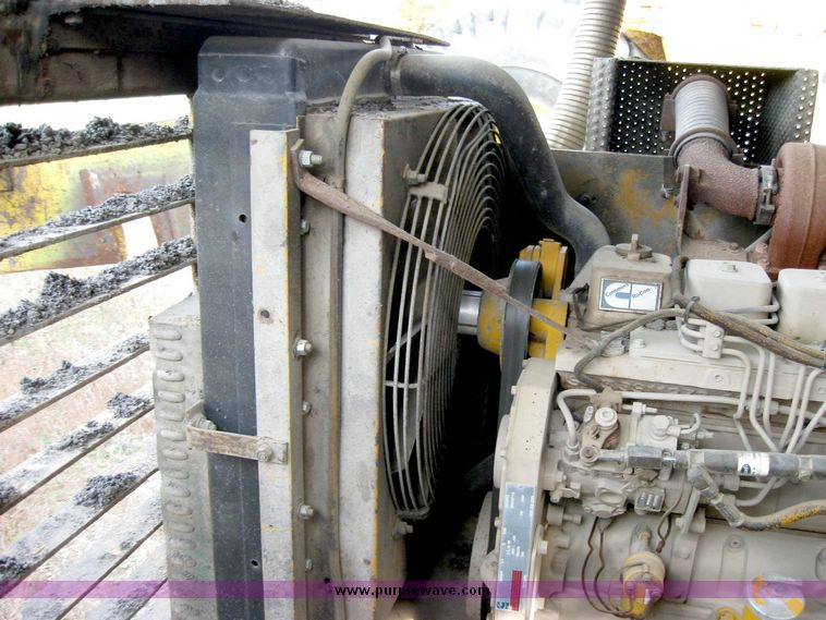 image for item 8822 Blaw-Knox MC-30 asphalt transfer machine