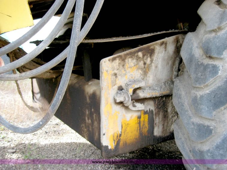 image for item 8822 Blaw-Knox MC-30 asphalt transfer machine