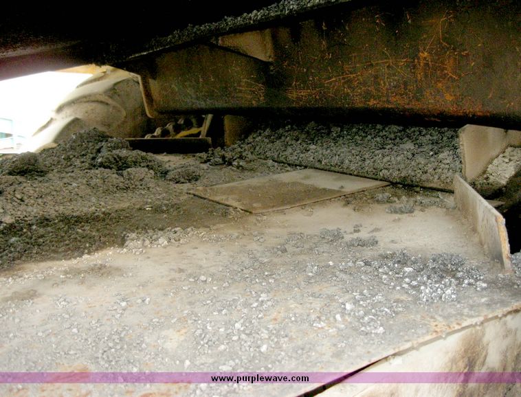 image for item 8822 Blaw-Knox MC-30 asphalt transfer machine