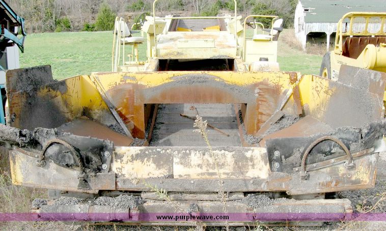 image for item 8822 Blaw-Knox MC-30 asphalt transfer machine