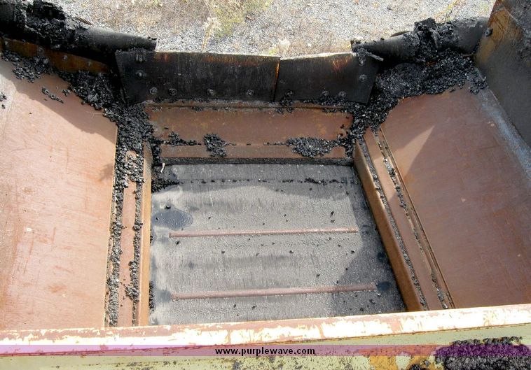 image for item 8822 Blaw-Knox MC-30 asphalt transfer machine