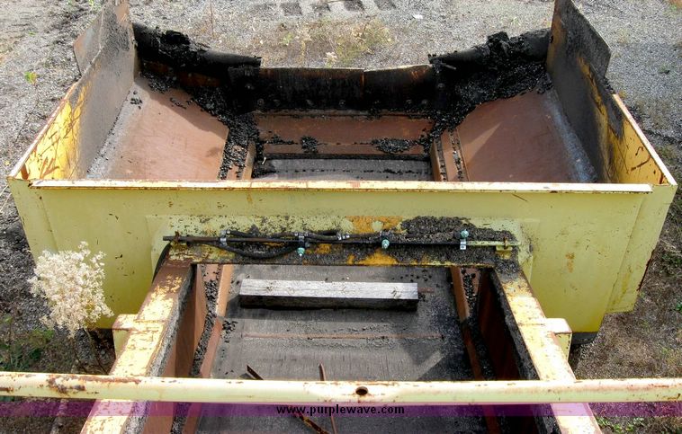 image for item 8822 Blaw-Knox MC-30 asphalt transfer machine