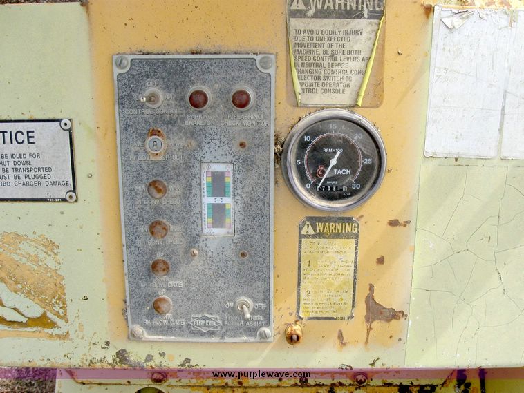 image for item 8822 Blaw-Knox MC-30 asphalt transfer machine