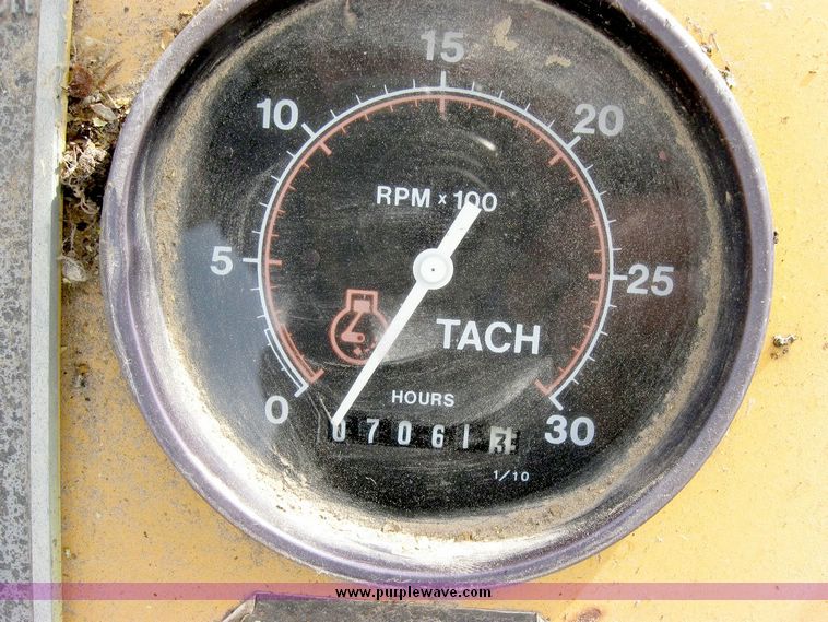 image for item 8822 Blaw-Knox MC-30 asphalt transfer machine