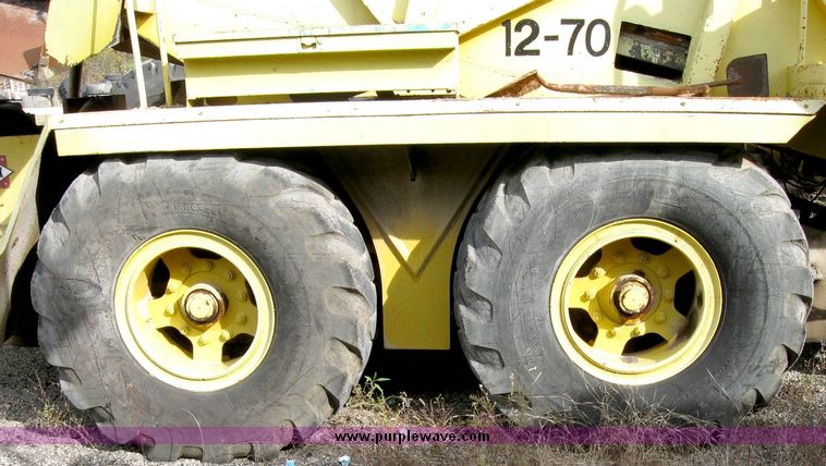 image for item 8822 Blaw-Knox MC-30 asphalt transfer machine