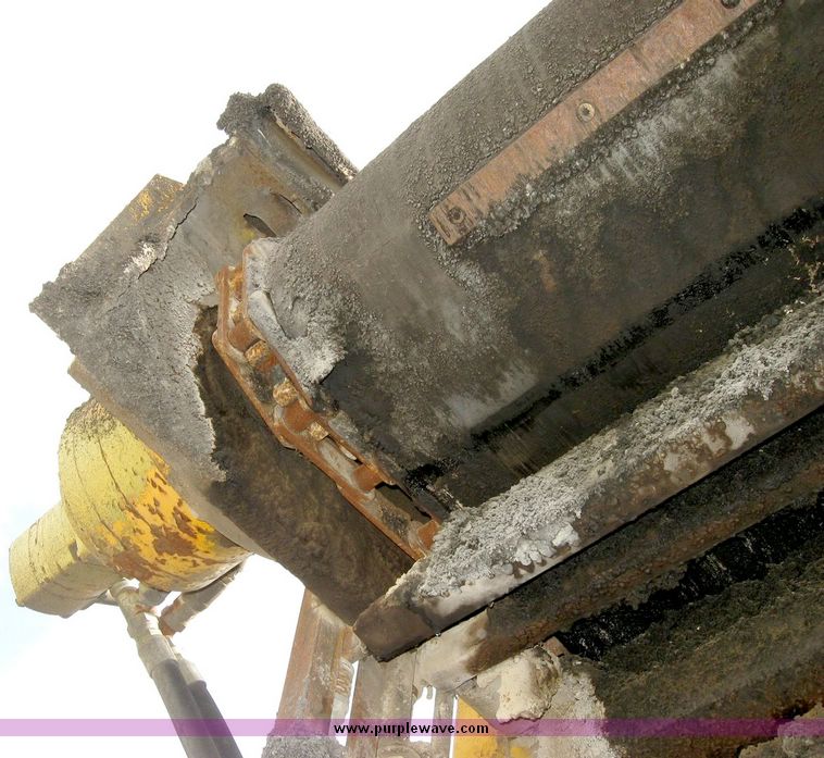 image for item 8822 Blaw-Knox MC-30 asphalt transfer machine