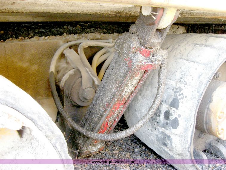 image for item 8822 Blaw-Knox MC-30 asphalt transfer machine