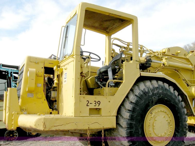 image for item 8823 Caterpillar 621B scraper