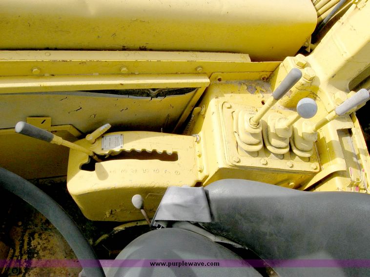 image for item 8823 Caterpillar 621B scraper