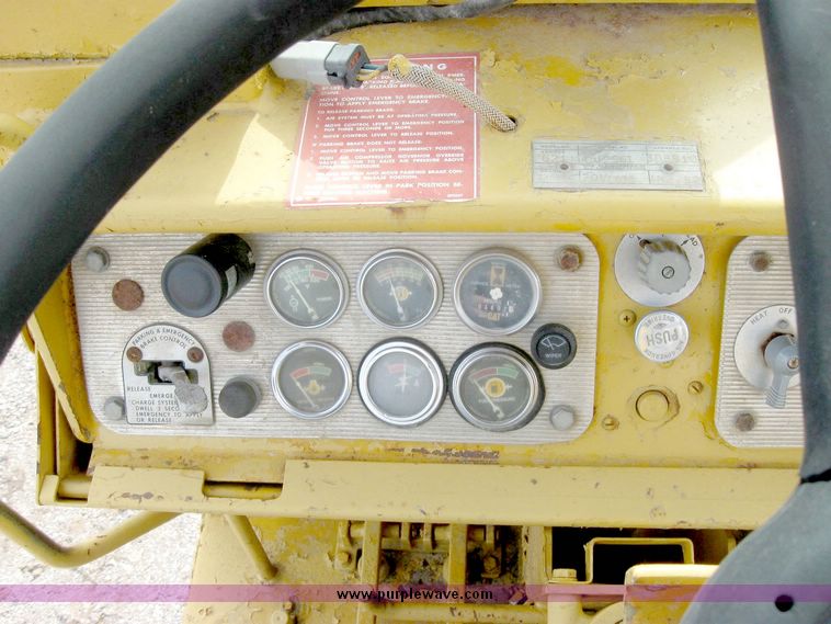 image for item 8823 Caterpillar 621B scraper