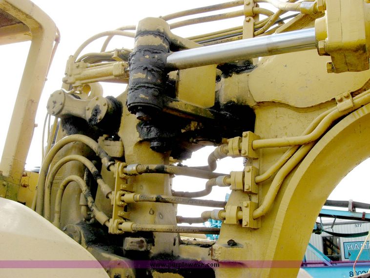 image for item 8823 Caterpillar 621B scraper