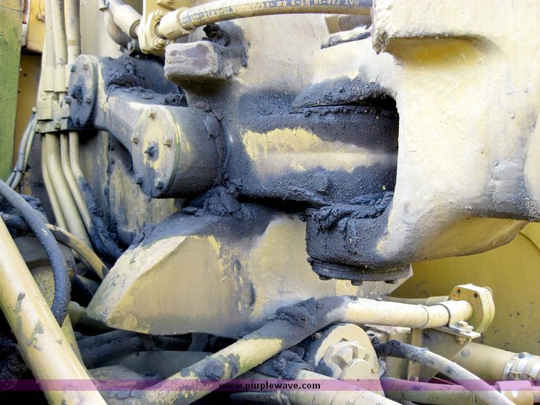 image for item 8823 Caterpillar 621B scraper