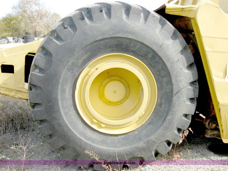 image for item 8823 Caterpillar 621B scraper