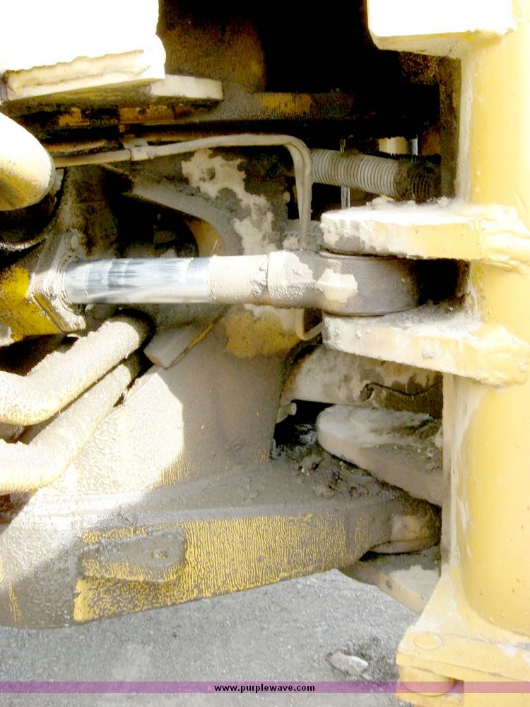 image for item 8824 Caterpillar 966C wheel loader