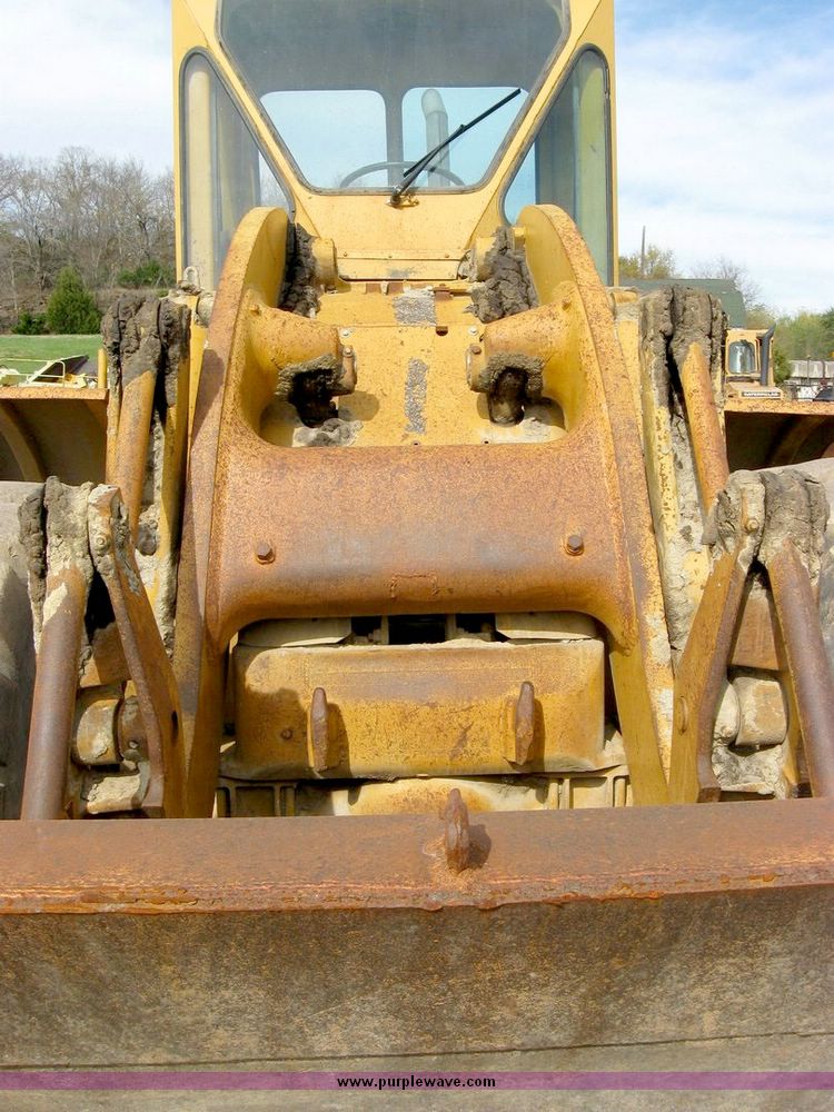 image for item 8824 Caterpillar 966C wheel loader