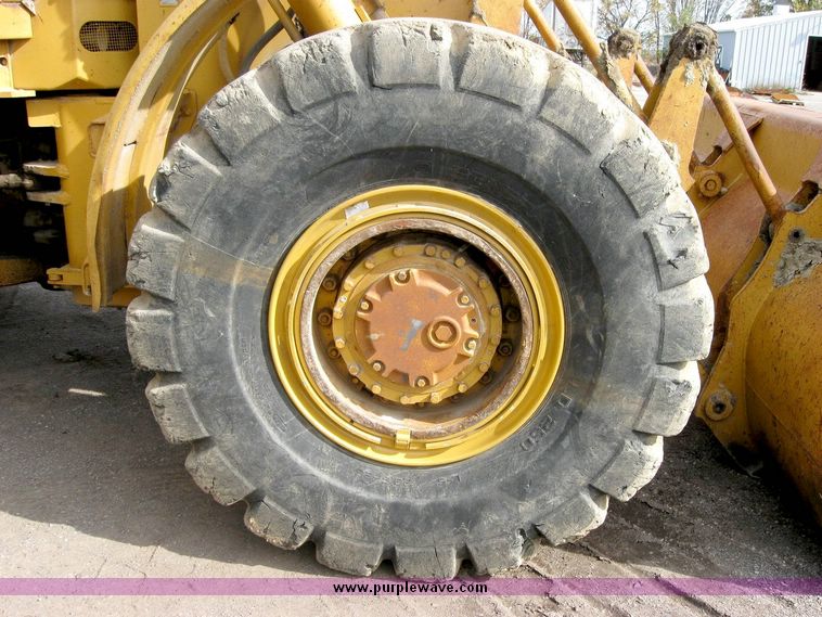 image for item 8824 Caterpillar 966C wheel loader